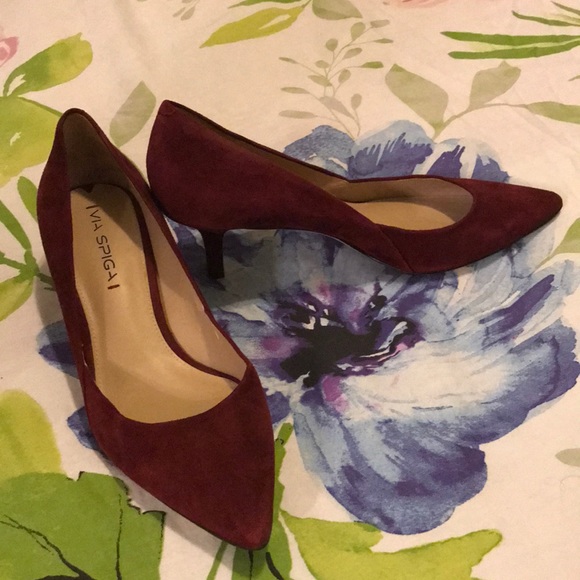 Beautiful deep red suede mini heels - Picture 2 of 4